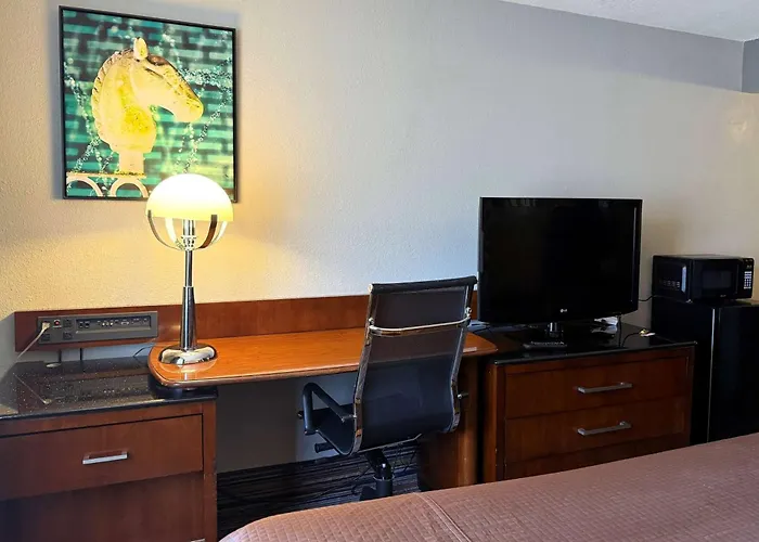 Travelodge By Wyndham Bloomington