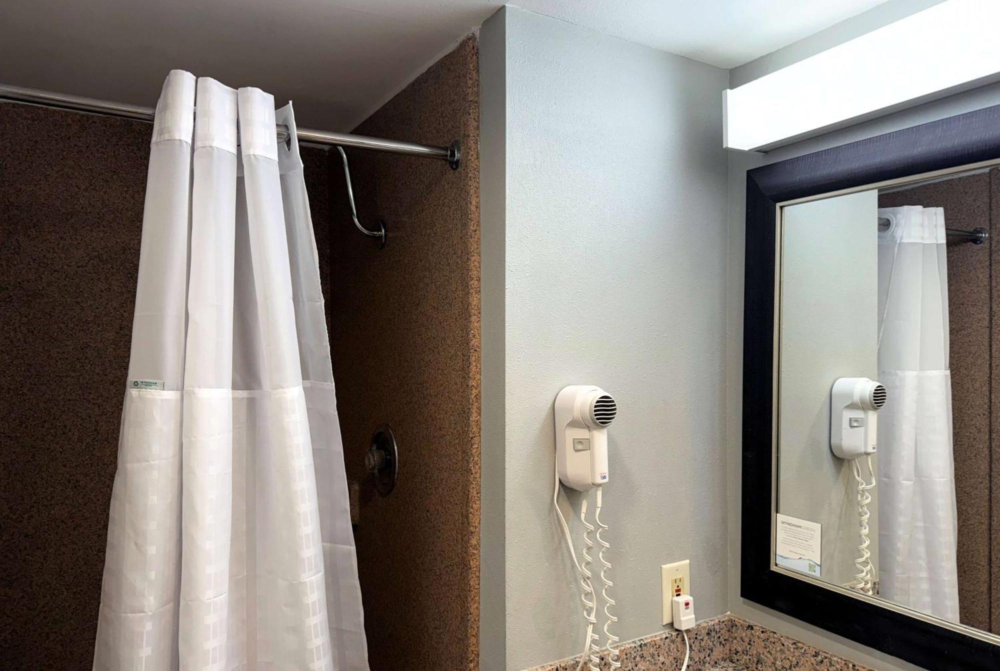 Hotel Travelodge By Wyndham 2*
