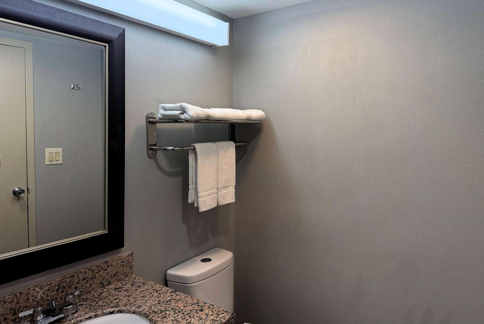 Travelodge By Wyndham Hotel Bloomington